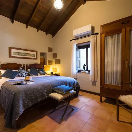 Casa rural Bohemian Hideaway - 2 Unique With Shared Pool *