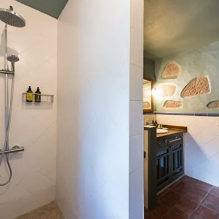 Bohemian Hideaway - 2 Unique With Shared Pool Country house *