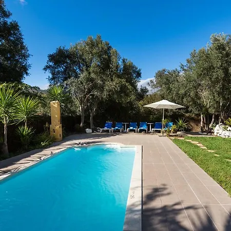 Bohemian Hideaway - 2 Unique With Shared Pool