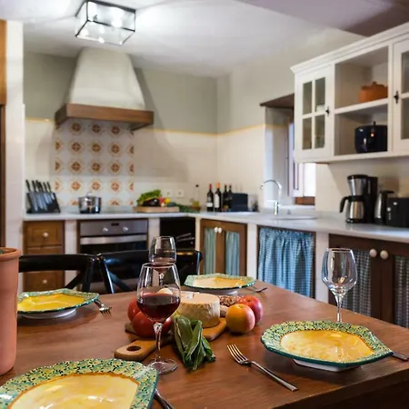 Bohemian Hideaway - 2 Unique With Shared Pool Casa di campagna Santa Lucía