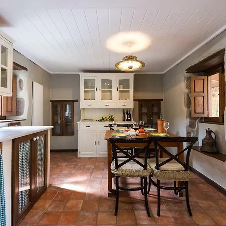 Country house Bohemian Hideaway - 2 Unique With Shared Pool