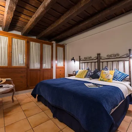 Country house Bohemian Hideaway - 2 Unique With Shared Pool