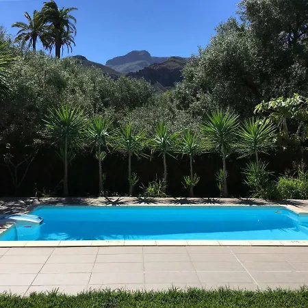 Bohemian Hideaway - 2 Unique With Shared Pool Country house