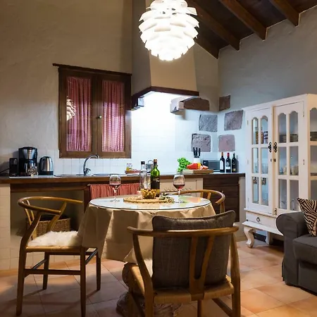 Bohemian Hideaway - 2 Unique With Shared Pool * Santa Lucia
