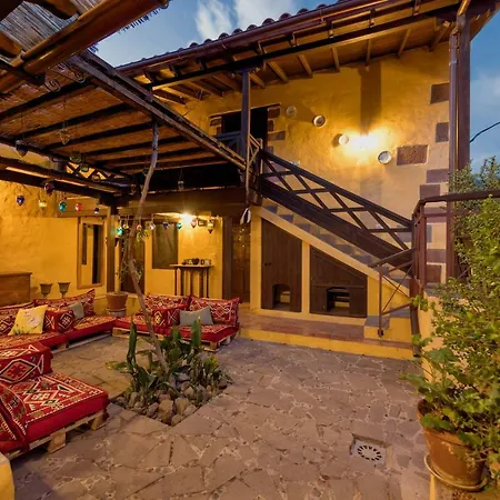 Bohemian Hideaway - 2 Unique With Shared Pool Casa di campagna Santa Lucía
